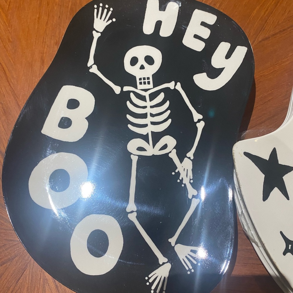 28 by 22cm Halloween plastic plates set of 12 two designs